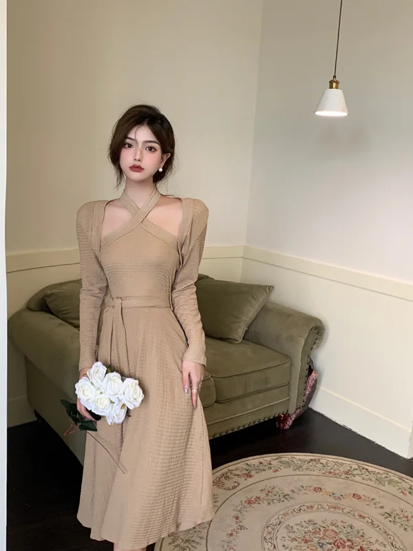 

Женское платье с лямкой на шее, элегантное приталенное платье во французском стиле, в Корейском стиле, для ранней осени, 2021