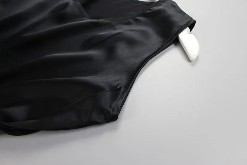 Женское длинное платье без рукавов из 100% чистого шелка черного цвета с вырезом