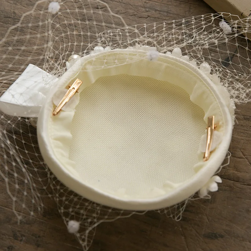 

202012-hy285 Bride Bridesmaid Wedding Dress Pearl Flower Mesh Lady Beret Hat Women Wedding Hat