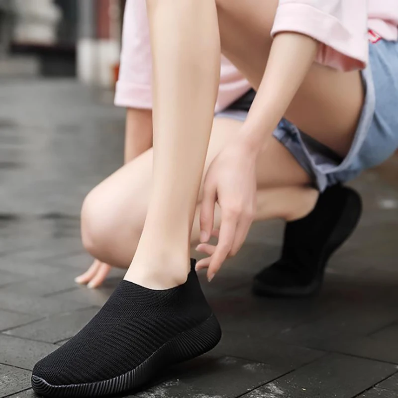 

New high quality wholesale moms shoes flying socks womens shoes cross border leisure soled sports shoes elderly shoes 01