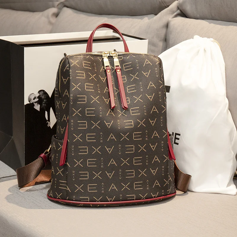 

Рюкзак женский, из натуральной кожи, с буквенным принтом