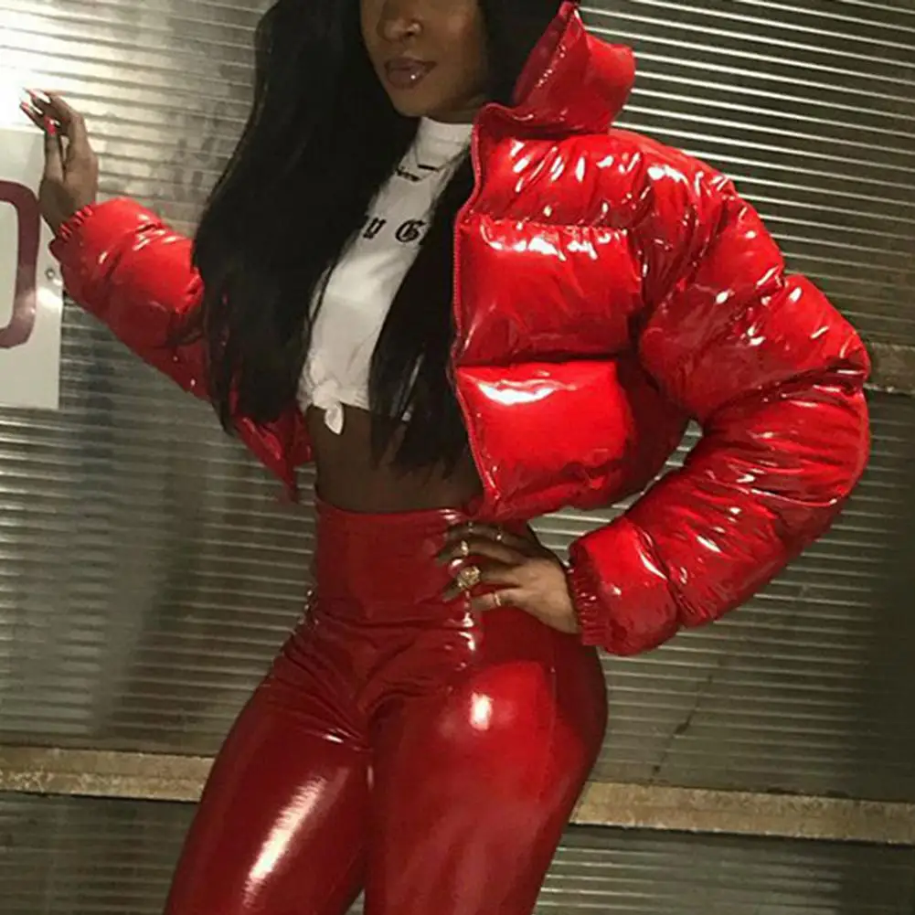 Куртка пуховая женская из искусственной кожи черная яркая теплая на молнии