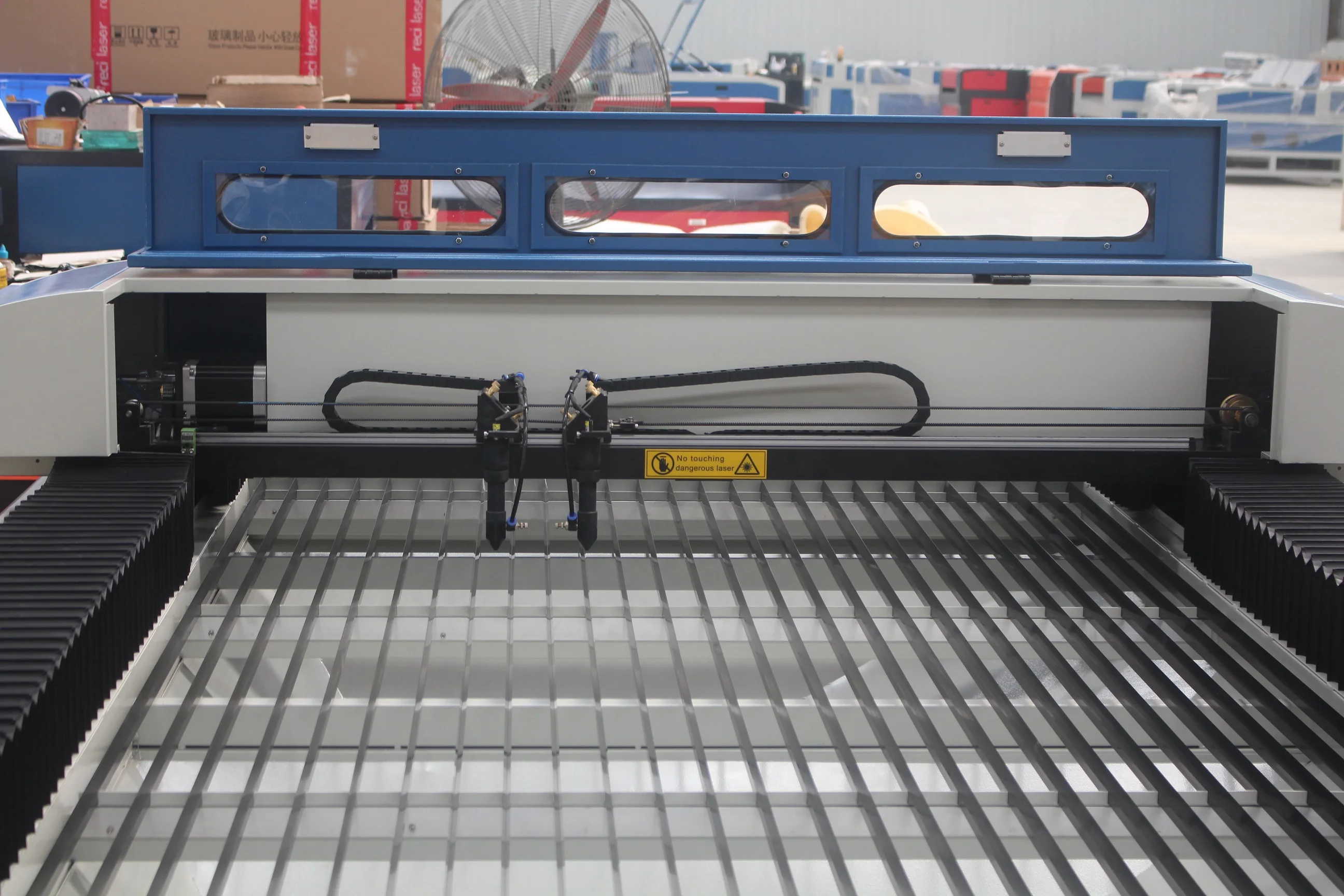 Машина для лазерной резки с двумя головками размер кровати 1300*2500 мм цена |