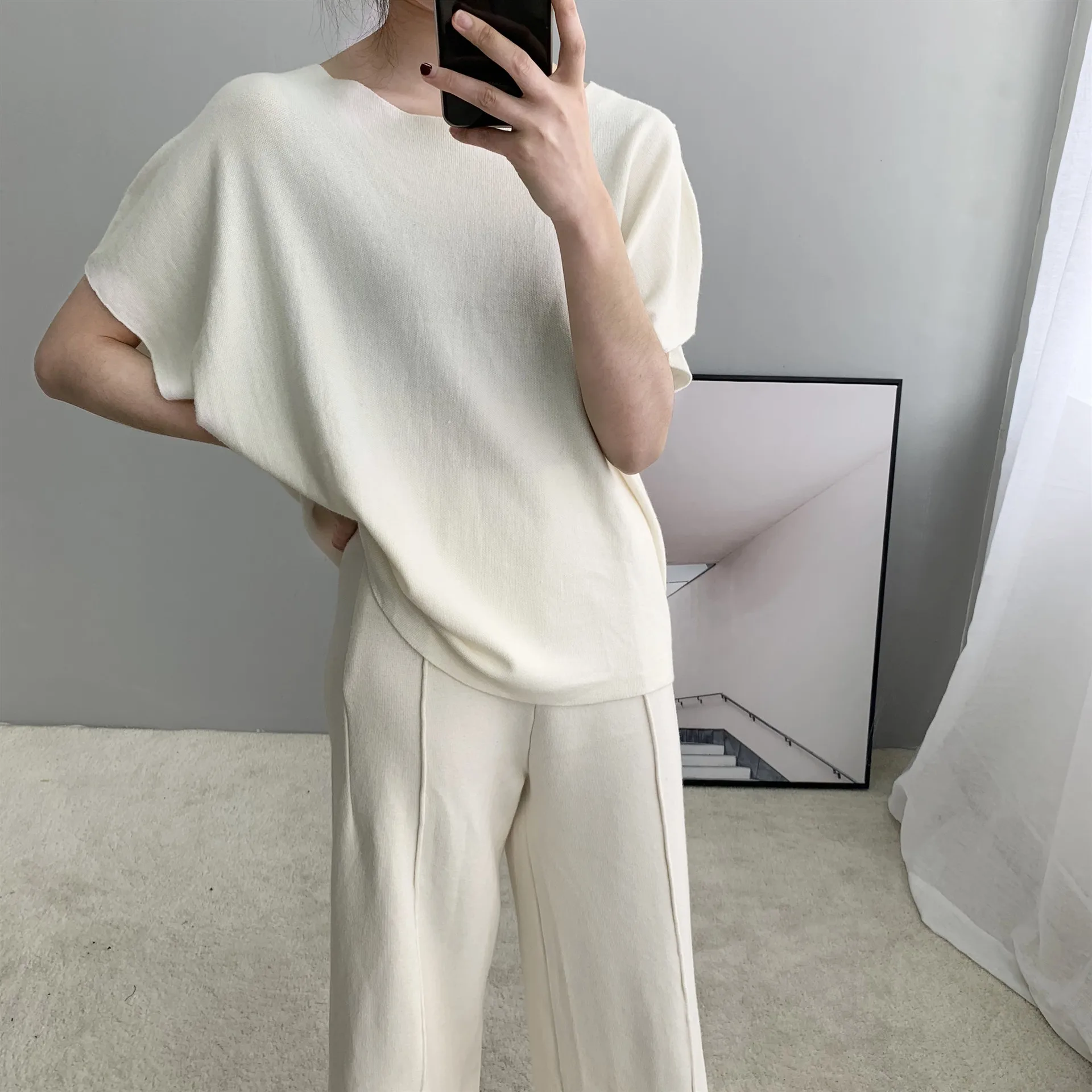 Женский трикотажный топ с открытыми плечами черный свободный светильник