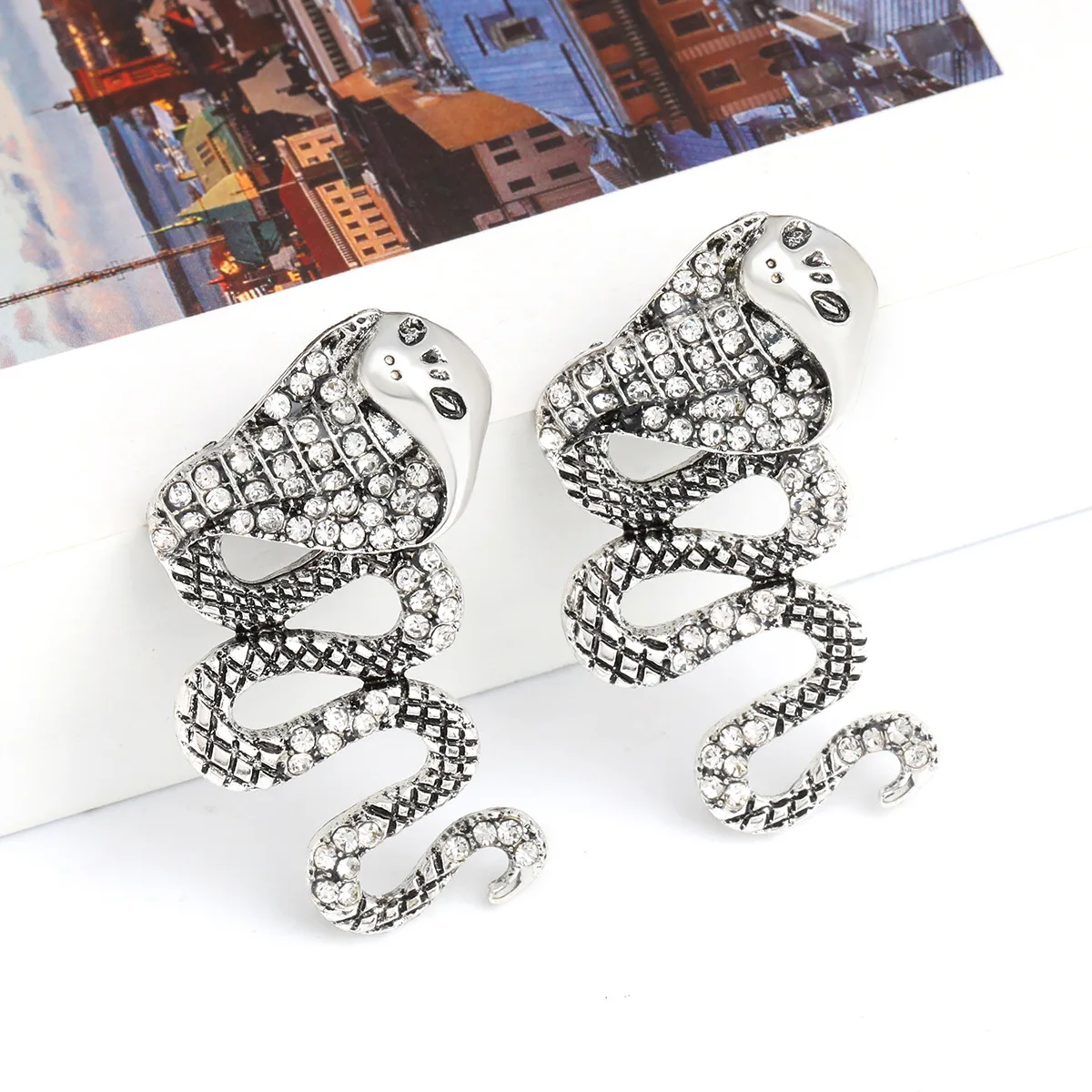Креативный набор из сплава с бриллиантами для мужчин крутые женские серьги Кобра