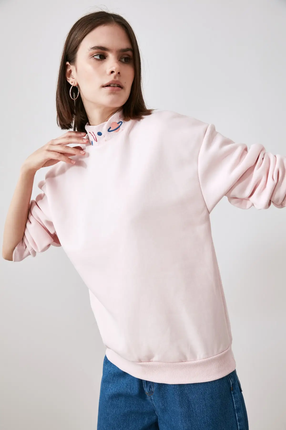 

Trendyol Colar Embroidered Loose Knitted Sweatshirts TWOAW21SW0024