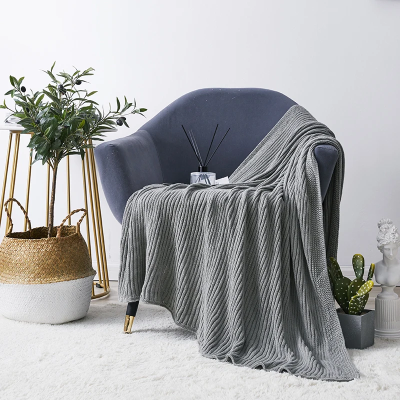 Серое одеяло плед для дивана желтое мягкое вязаное в полоску дорожное 130x180 см