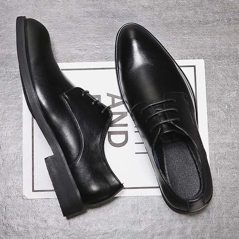 Мужские модельные кожаные туфли в стиле дерби однотонные простые офисные