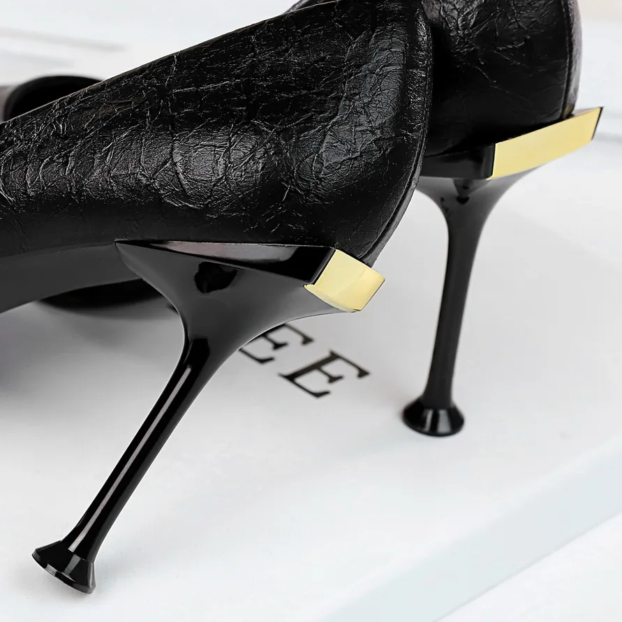 

Fashion Women Shoes New Sexy Rivets Single Shoes Pointed High Heels Female Professional Wedding Shoes High Heel Shoes