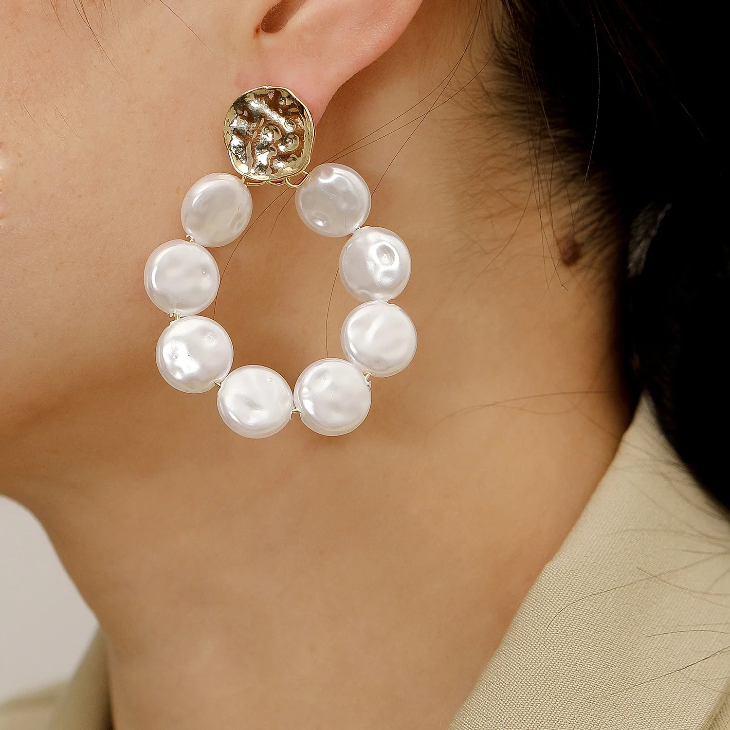 

Korean Style Popular Irregular Pearl Gold Earrings Advanced Sense Design Sweet Elegant For Women 2021 HYACINTH