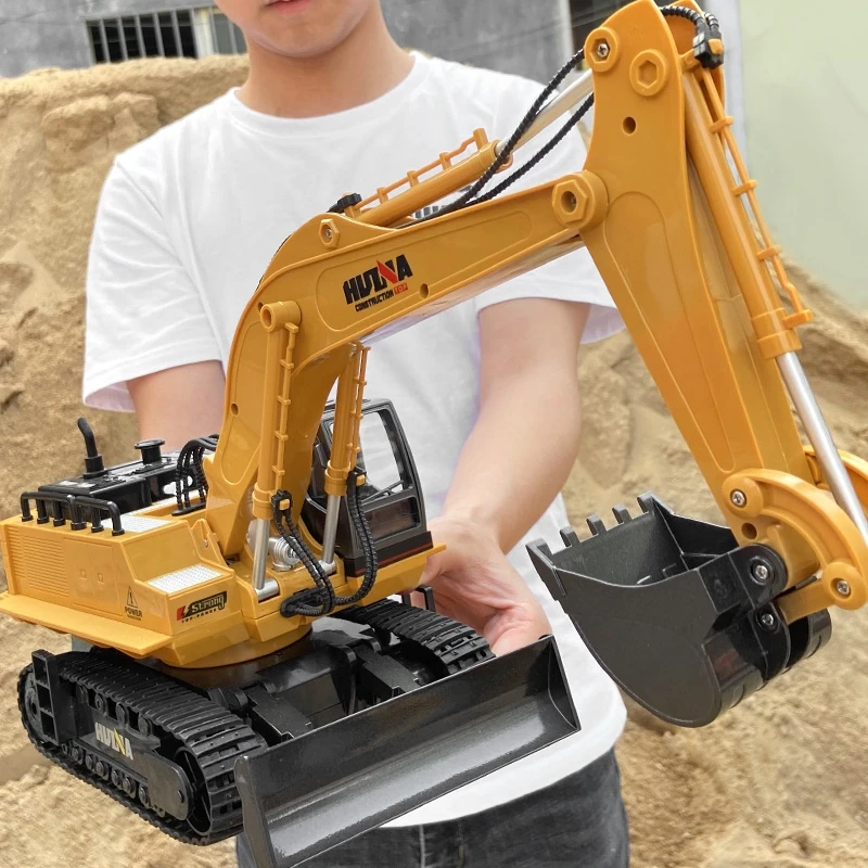 

HUINA 1/16 RC Truck RC Excavator 2.4G Radio Controlled Car Caterpillar Tractor Model Engineering Car 11 Channel Toys For Boys