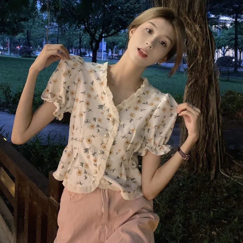 Женская рубашка с V-образным вырезом коротким рукавом и цветочным принтом