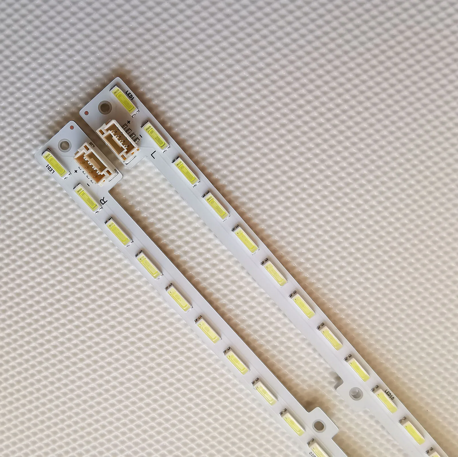 Светодиодная лента для подсветки LE32HWD STM320A72-RIGHT left_rev3.0 _ 36 110823 2 шт./компл.