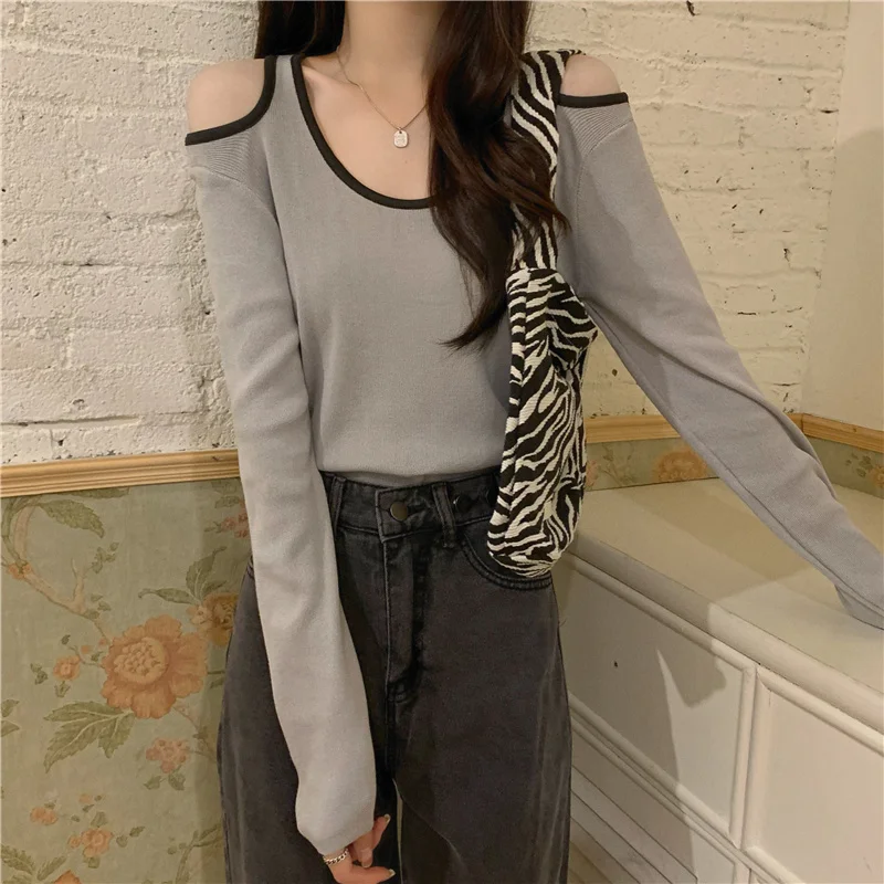 Свитер с круглым вырезом открытыми плечами и длинным рукавом | Женская одежда