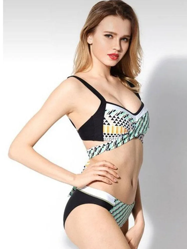 

2021 New Ladies Sexy Split Digital Print Cross Bikini Beach Swimwear