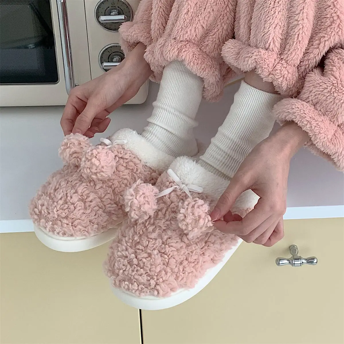 Winter Women House Slippers Thick Hairball Plush Slippers Indoor Shoes Woman Home Cotton Slippers Anti-slip Comfortable Flats