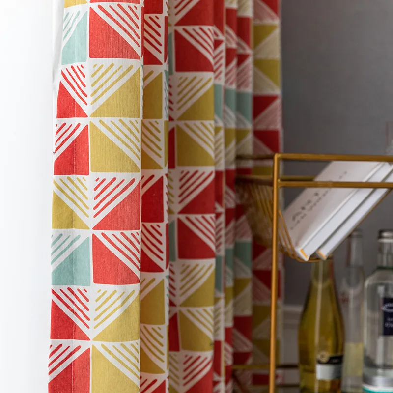 Темно зеленые квадратные светонепроницаемые шторы BIGMUM с геометрическим