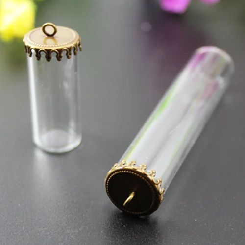 Стеклянная трубчатая бутылка с короной и металлической крышкой стеклянные