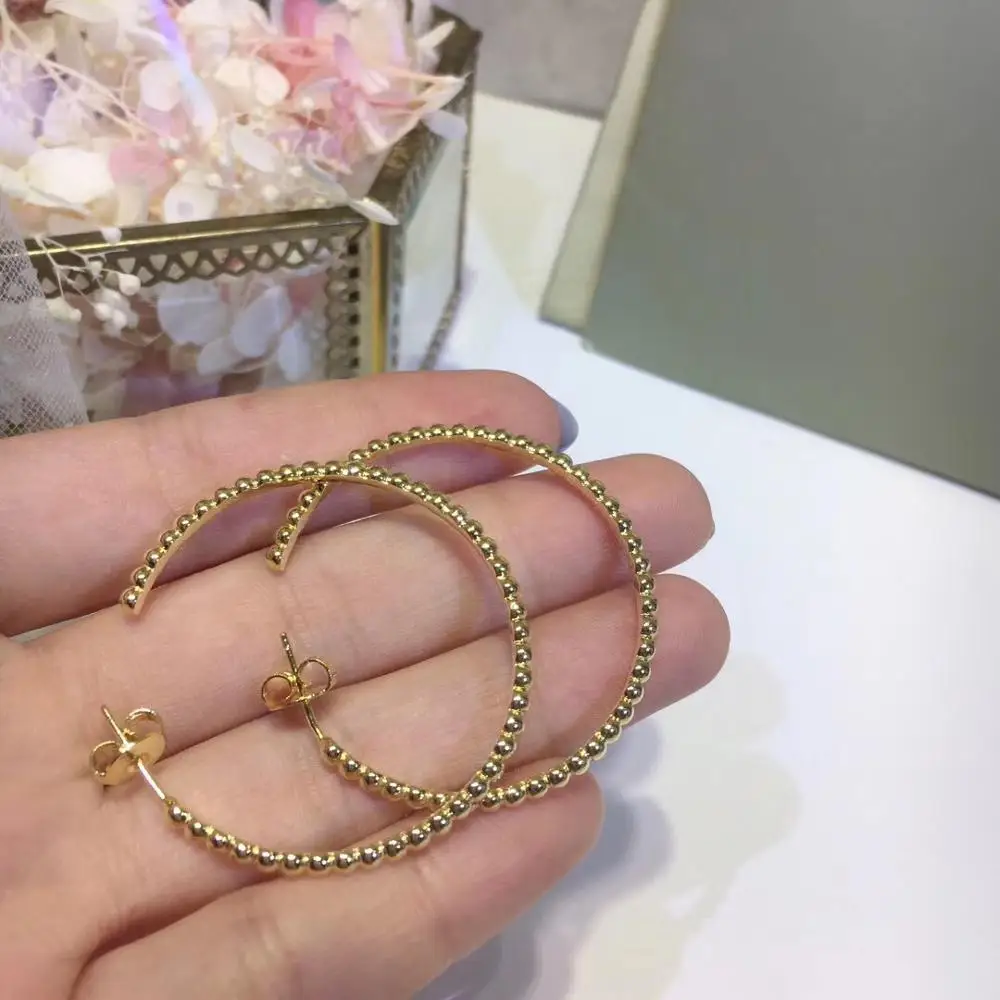 Знаменитые брендовые ювелирные изделия Золотые круглые серьги из бисера