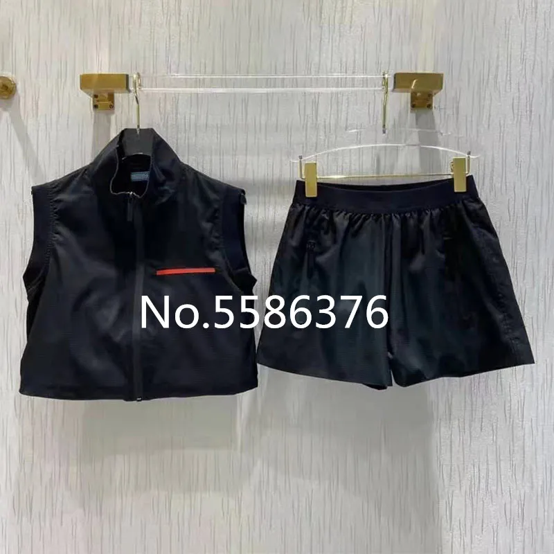 

Runway Designer Women Soild Sleeveless Set Two Piece Set Casual Turnelneck Short Jackets +Elasticity Waist Shorts Suit