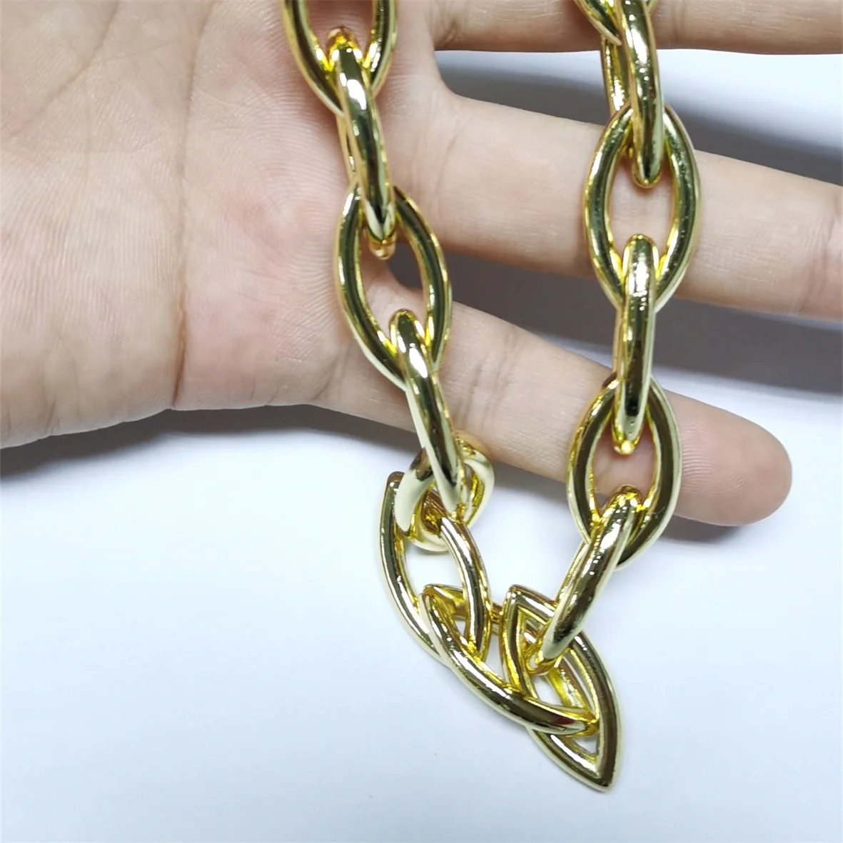 WT-BC172 Vintage Fashion Punk Flashing Leaf Shape Gold Plated Chain For Men Women Jewelry Accessoriess Wholesale