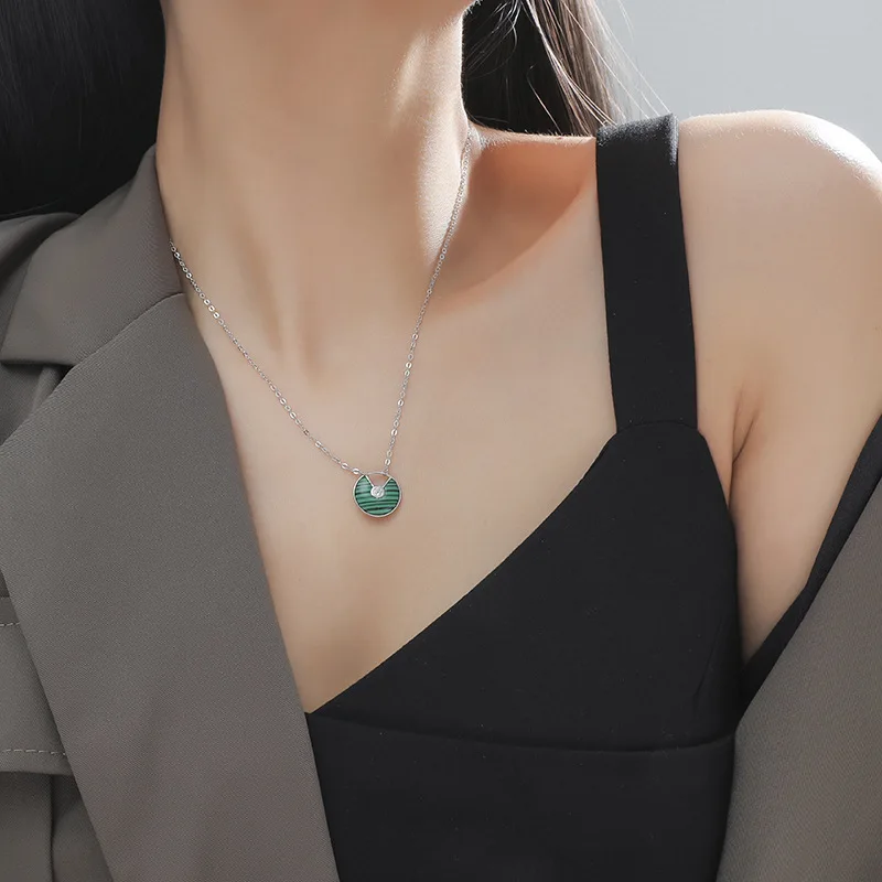 

Women's Popular Four-color Red, Green, White and Black Pendant with Rose Gold and Silver Chain Necklace Jewelry for Women