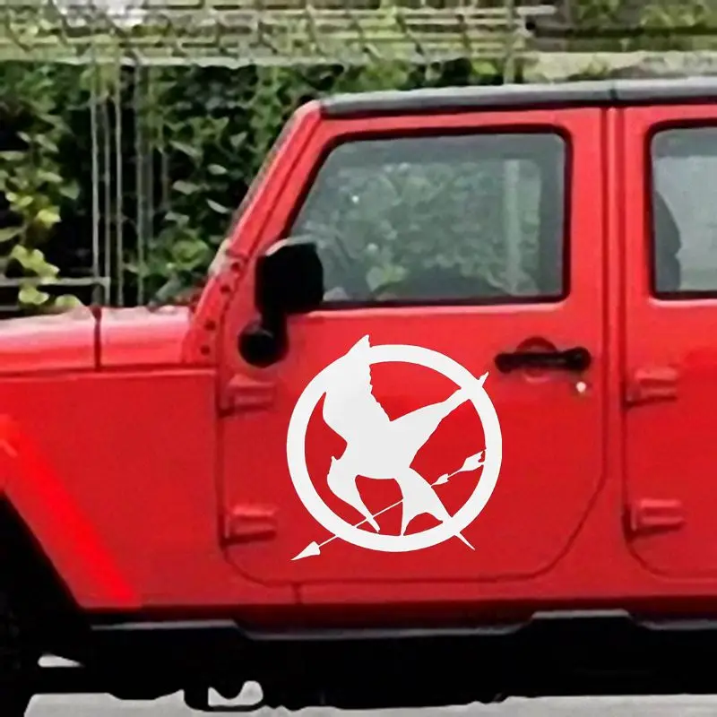 Креативный наклейка на автомобиль Creative Wounded Bird из ПВХ, олицетворяющая моду и стиль, покрывает царапины на кузове и окнах, изысканная наклейка, водонепроницаемая, украшает.