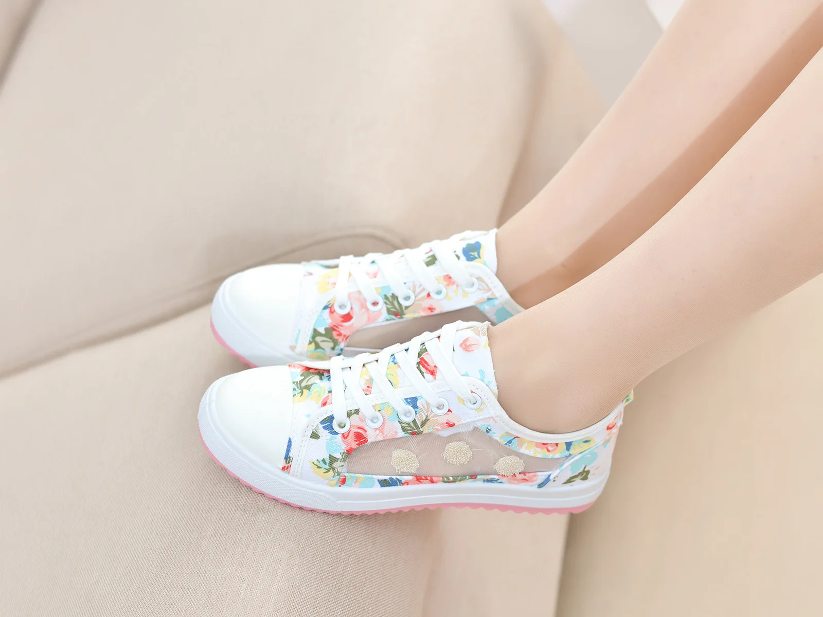 Новинка года; белые туфли на танкетке; женские Сникеры на платформе; tenis feminino; повседневная женская летняя парусиновая обувь; zapatos De Mujer