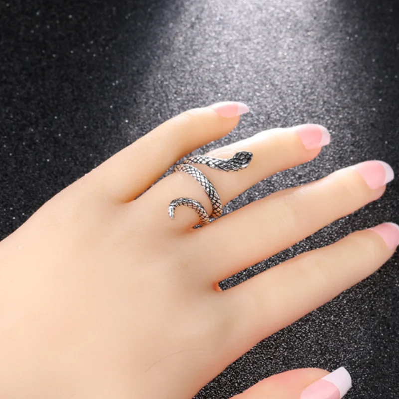 

2021 New Retro Painted Snake Rings for Women Gothic Trendy Fashion Mens Rings Luxury Punk Jewelry Gift for Men Wholesale Bulk