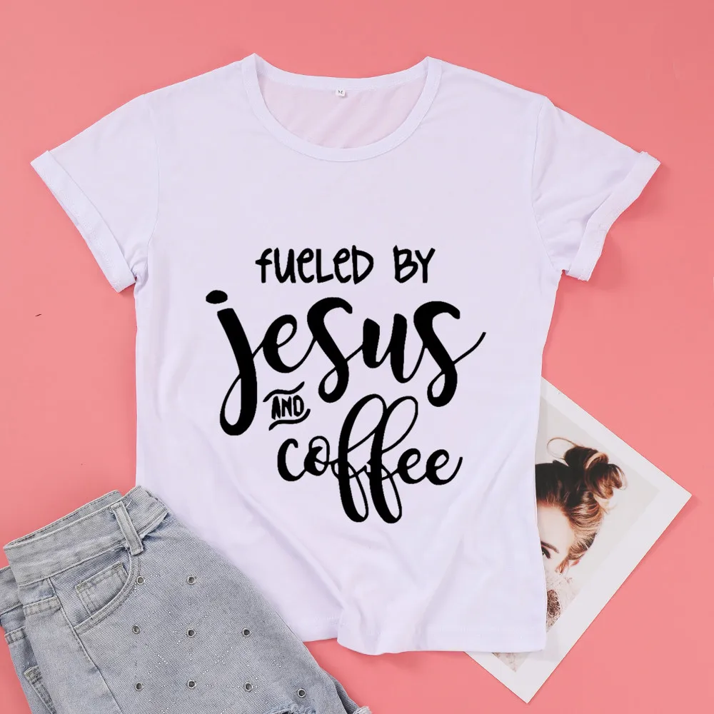 Fueled By Jesus & Coffee Хлопковая женская футболка большого размера с забавным графическим принтом, модная женская одежда с круглым вырезом, футболки с короткими рукавами Fueled By Jesus & Coffee Хлопковая женская футболка большого размера с забавным графическим принтом, модная женская одежда с круглым вырезом, футболки с короткими рукавами