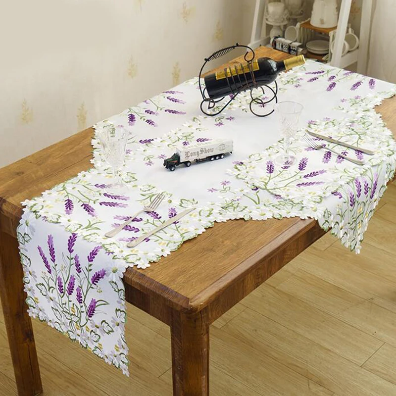 Настольная скатерть с вышивкой в пасторальном стиле|Скатерти| |