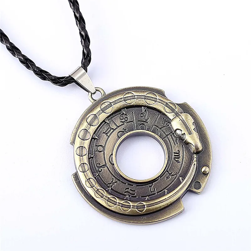 

Punk Anime Snake Pendant Necklace Tribal Symbols Amulet Leather Male Vintage Maxi Collier Chain Alloy Charms Men Women Jewelry