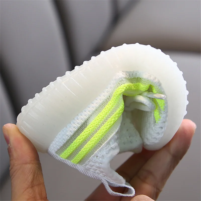 

Children's Breathable Coconut Shoes Boys And Girls Fashion Luminous Baby Shoes Soft Sole Non-slip Leisure Children's Sports Shoe