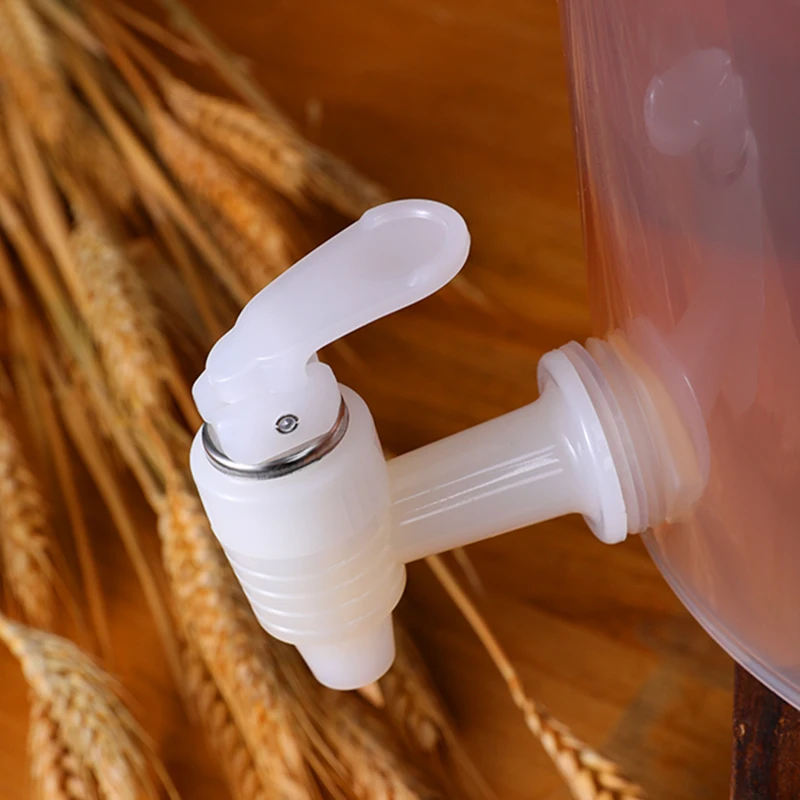 Домашний пластиковый ведро.