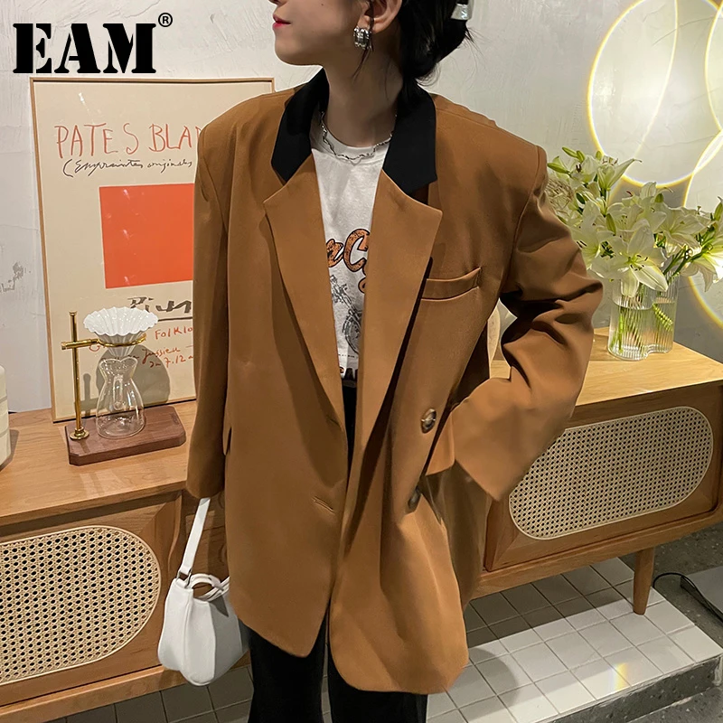 

[EAM] Женский коричневый контрастный Блейзер большого размера, новая свободная куртка с отворотом и длинным рукавом, модная демисезонная 2022 ...