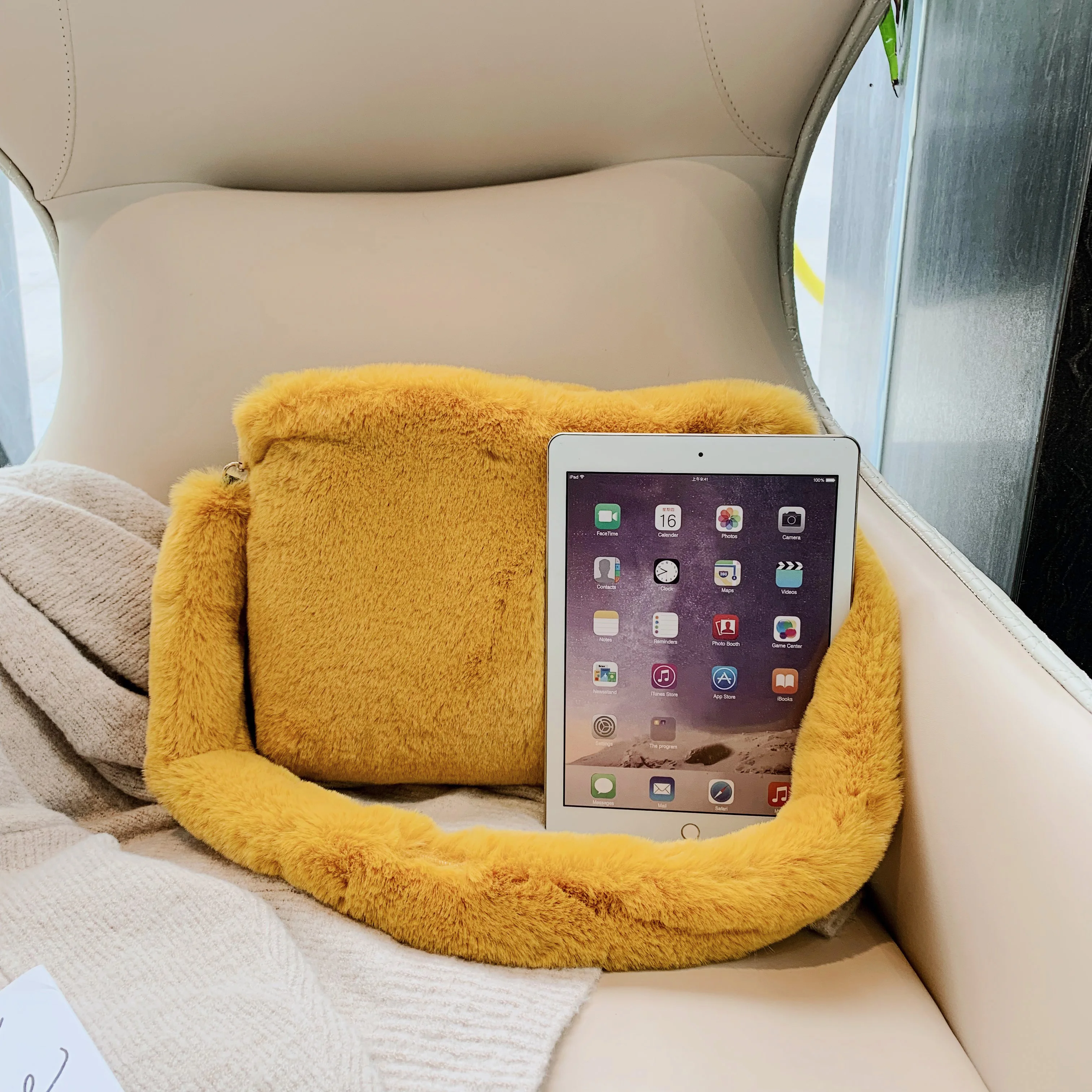 Зимняя мягкая теплая меховая сумка дизайнерская женская плюшевая на плечо