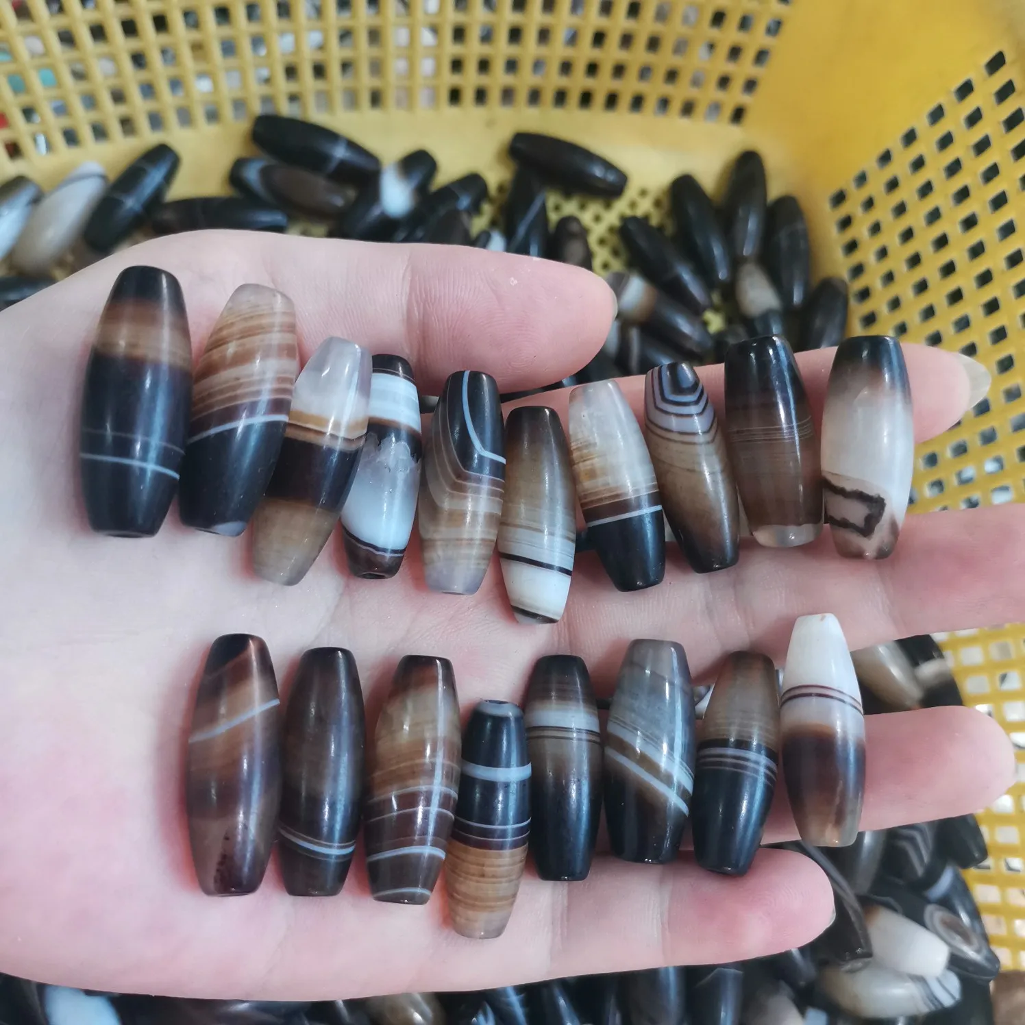 

18 шт./лот натуральные бусины Sardonyx в полоску Dzi свободные аксессуары темпераментные темно-коричневые мужские и женские ювелирные изделия тиб...