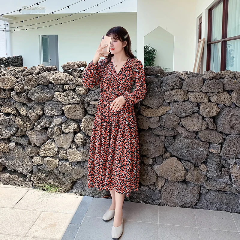 

BIG SIZE Women Autumn Fashion Elegant Print V Neck Tops Ladies Female Plus Large Loose Pleat Long Sweet Ruffles Chiffon Dresses