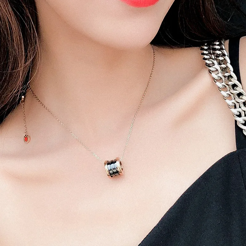Ожерелье-ролик из титановой стали и керамики цвета розового золота | Украшения