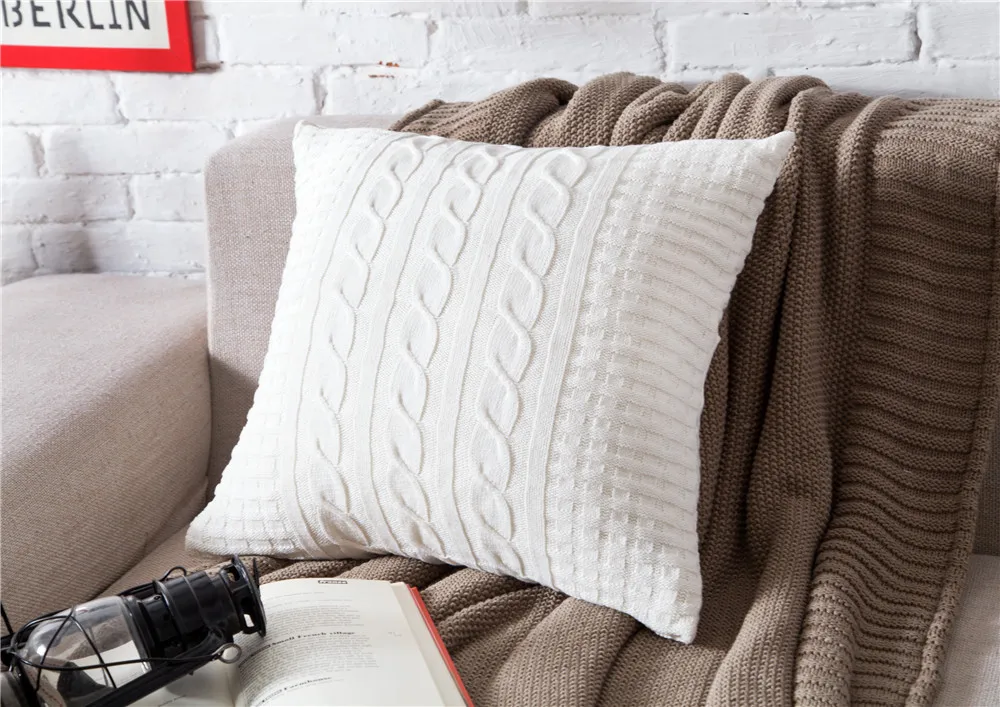 Вязаный чехол для подушки однотонный цвета слоновой кости серого розового