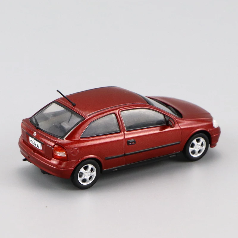 Модель литая автомобиля 1:43 CHEVROLET ASTRA 1999 коллекционные игрушки размер и вес |
