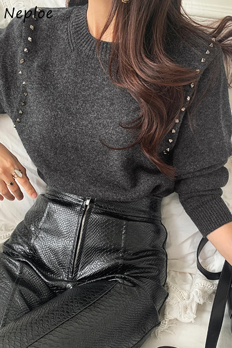 

2021 New Vintage Women Sweaters Side Chic Rivet Nail Design Pullovers Autumn Winter Warm O-neck Knitted Tops Long Sleeve