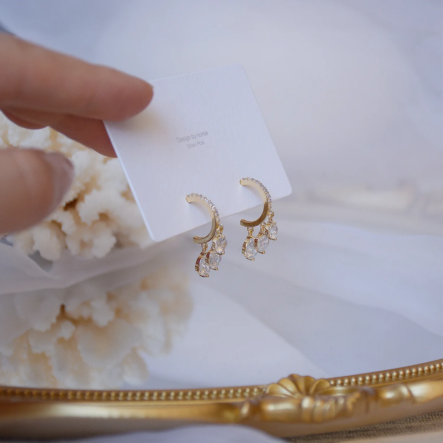 Женские серьги гвоздики с блестящими боковыми бусинами модные ювелирные изделия