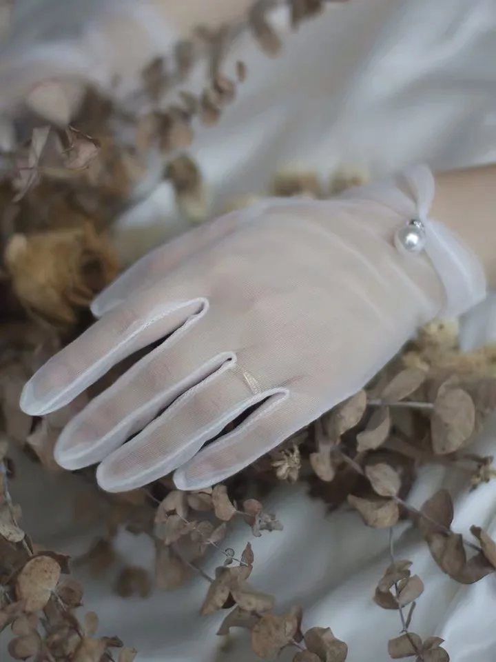 Аксессуары для свадебного платья Очаровательные перчатки невесты с белым