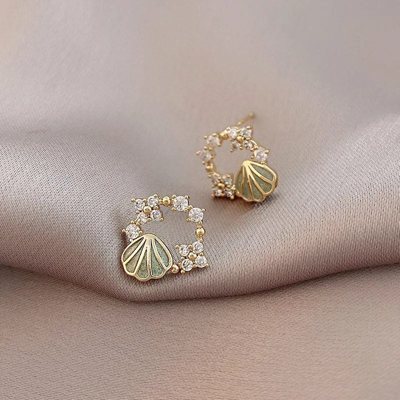 

KAROPEL 925 Silver Korean Version of The Small Fresh and Simple Inlaid Zircon Flowers Acrylic Shell Stud Earrings Fashion Women