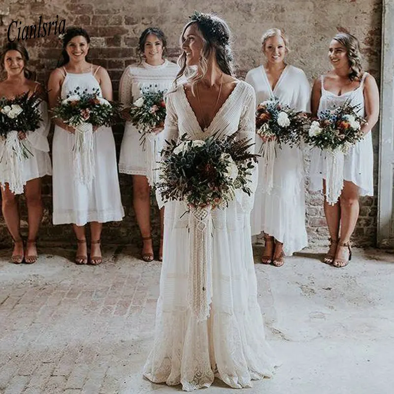 

2022 Bohemian Country Wedding Dresses V-Neck Long Sleeve Appliques Lace Backless Beach Boho Beach Plus Size Bridal Gown