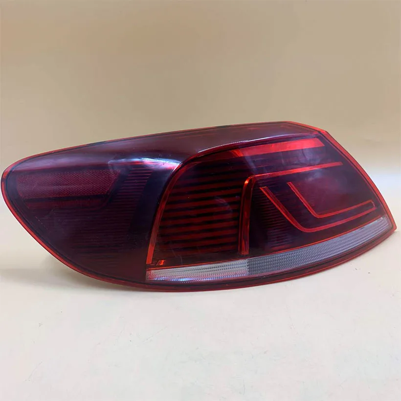 

CAR rear tail light assembly LED tail light 2013-2018v olk swa gen CC reversing light steering light brake light rear tail light