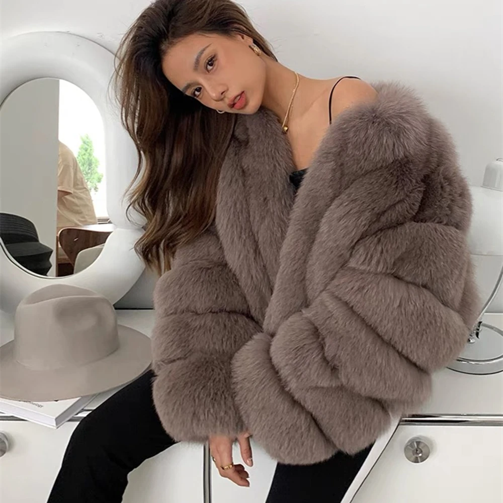 Женская шуба из натурального лисьего меха