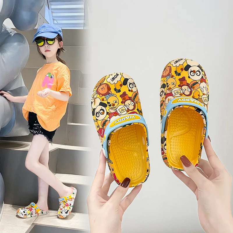 

2021 new cartoon girls' baby hole shoes children's summer beach middle school children's PVC two boys' slippers