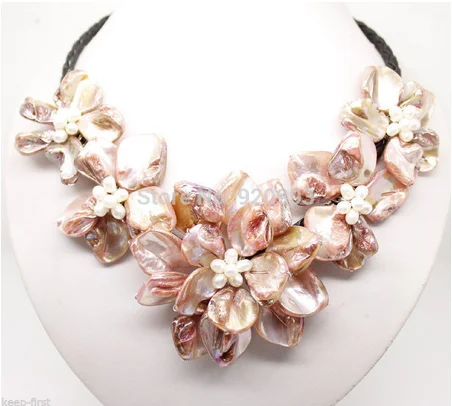 

New pink-Color of pearl shell flower necklace 18"